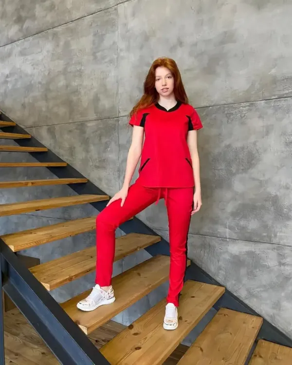Інвіта  Медичний Костюм колір червоний